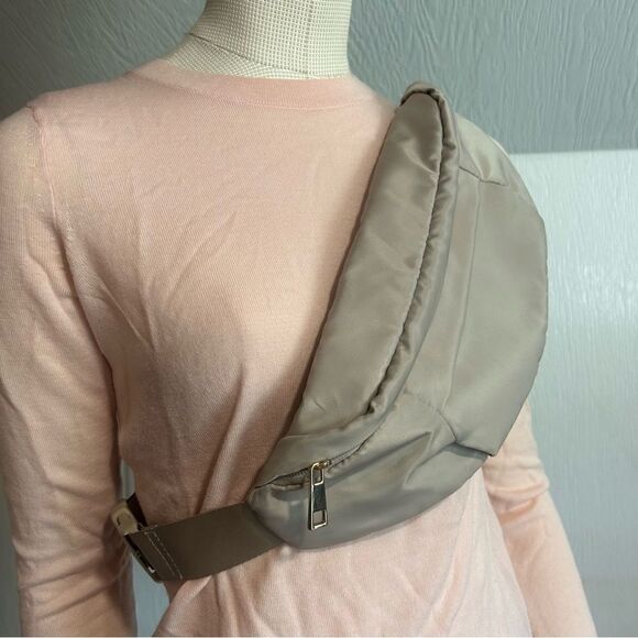 2/$30 A New Day Champagne Belt Bag Fanny Pack with Gold Hardware - Picture 6 of 12